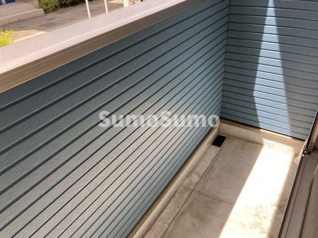 物件内観写真12　(広々としたバルコニーです)