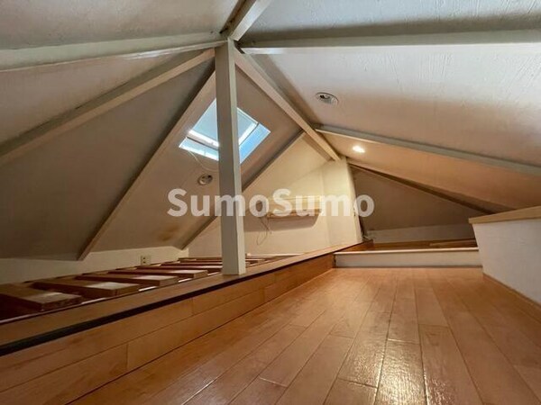 寝室(落ち着いて過ごせるお部屋なので、寝室にいかがでしょうか)