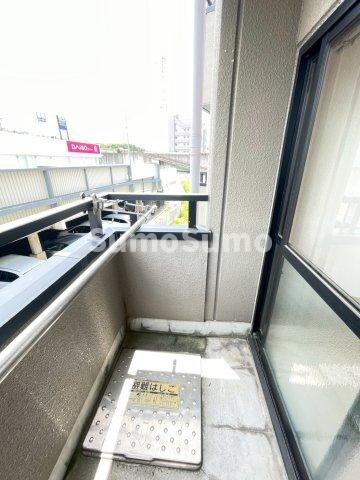 物件内観写真17　(開放的で明るい空間を演出してくれるバルコニーです)