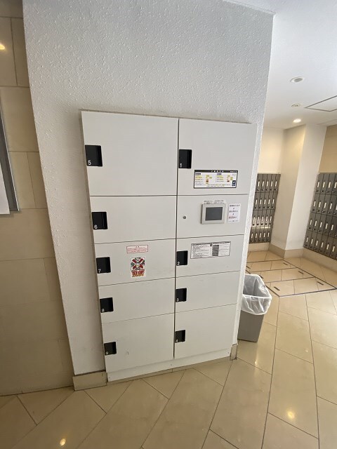 物件外観写真2　(便利な宅配ボックス完備♪)