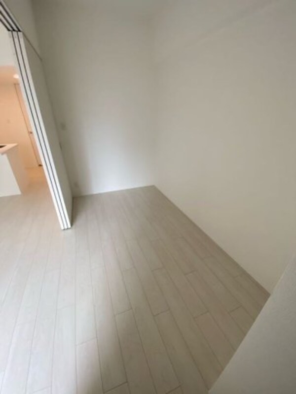 寝室(落ち着いて過ごせるお部屋なので、寝室にいかがでしょうか)