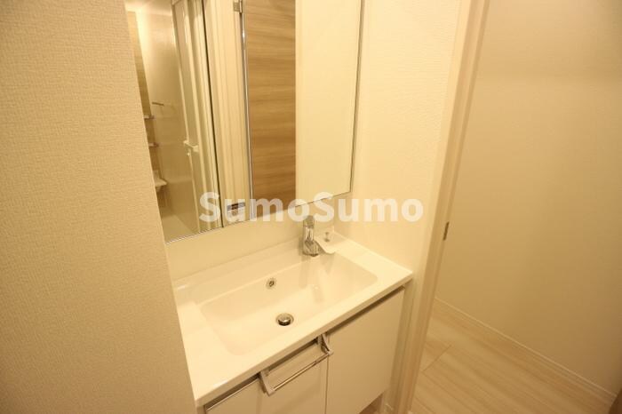 物件内観写真11　(コンパクトで使いやすい洗面所)