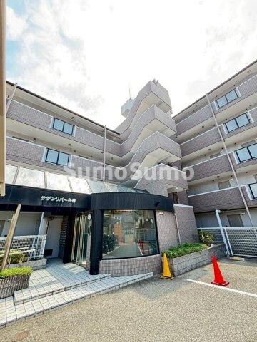 物件外観写真1　(外観は落ち着いています)