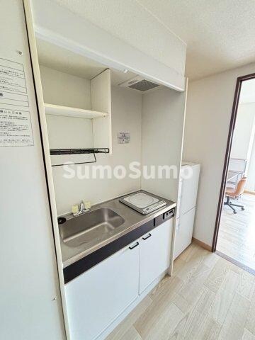 物件内観写真6　(コンパクトなキッチンで掃除もラクラク)