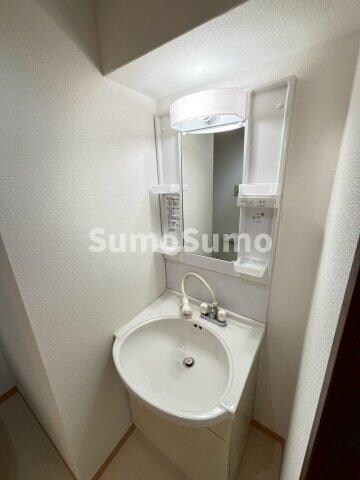 物件内観写真10　(広い洗面スペース)