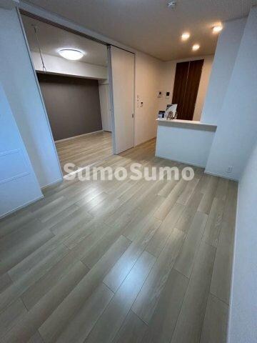 物件内観写真3　(ゆったりとしたリビングです)