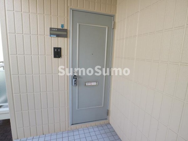 玄関(収納もある玄関です)