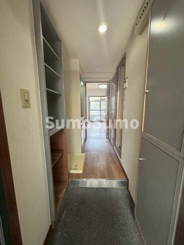 物件内観写真3　(落ち着いた玄関です)