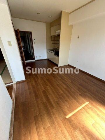 物件内観写真5　(ゆったり過ごせる居間です)