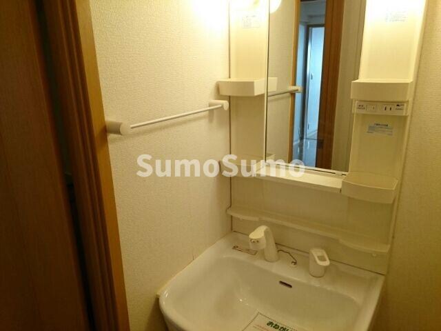 物件内観写真9　(明るい洗面所です)