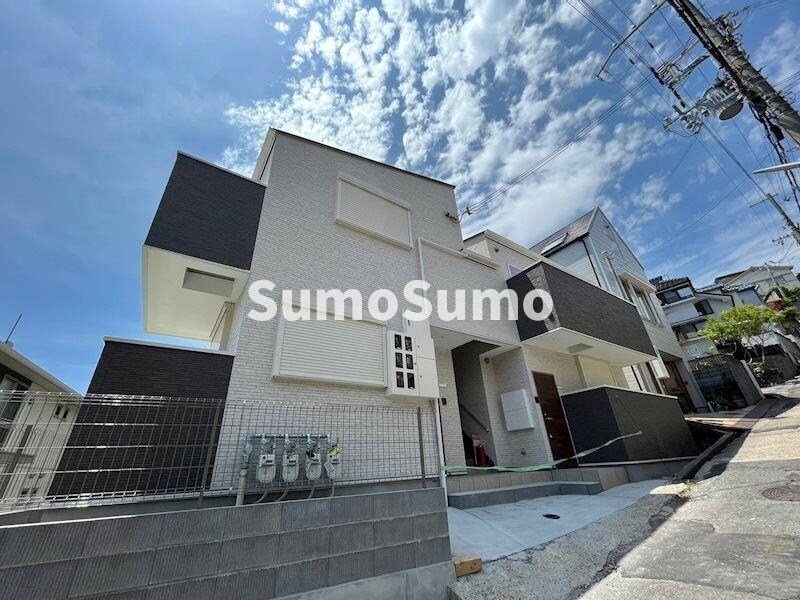 物件外観写真1　(きれいな外観です)