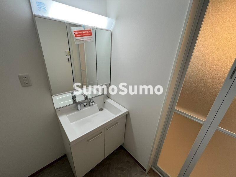 物件内観写真12　(コンパクトで使いやすい洗面所)