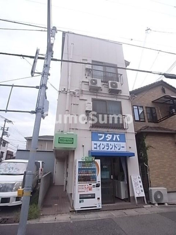 エントランス(建物の内部です)