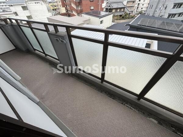 物件内観写真11　(お洗濯にも便利なバルコニー付き)