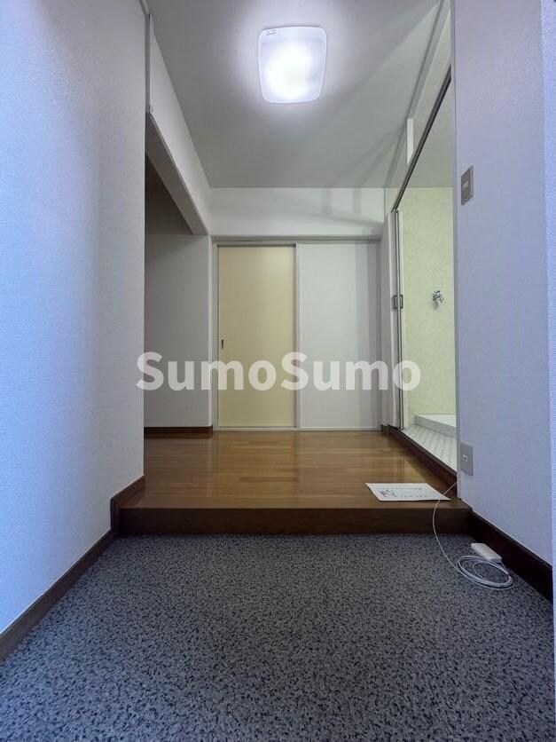 物件内観写真3　(きれいな玄関です)
