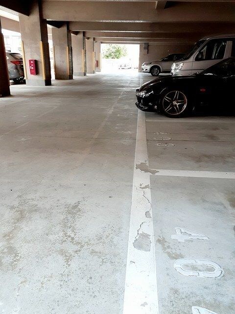 物件外観写真3　(車をお持ちの方に嬉しい駐車場付きの物件です)