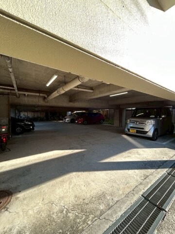 物件外観写真2　(駐車場完備です)