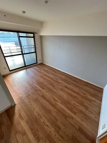 物件内観写真3　(ゆったりとしたリビングです)