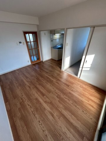 物件内観写真16　(ゆったりとしたリビングです)