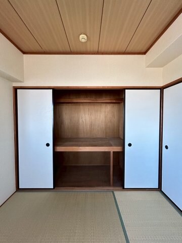 物件内観写真22　(収納豊富です)