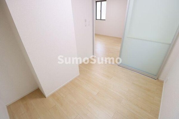 寝室(落ち着いて過ごせるお部屋なので、寝室にいかがでしょうか)