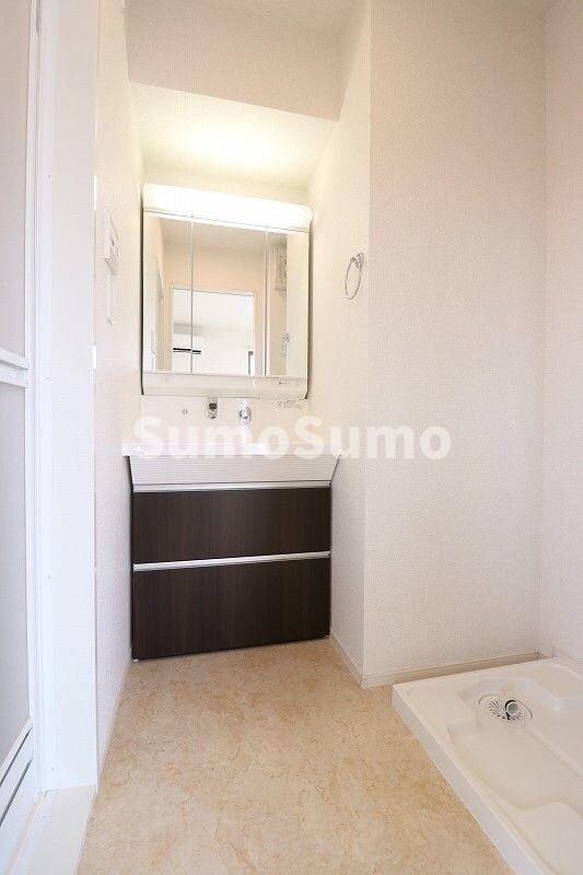 物件内観写真10　(コンパクトで使いやすい洗面所)