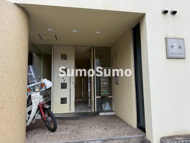 物件外観写真2　(建物の内部です)