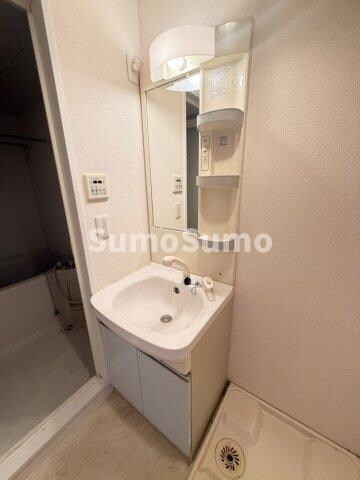 物件内観写真10　(コンパクトで使いやすい洗面所)