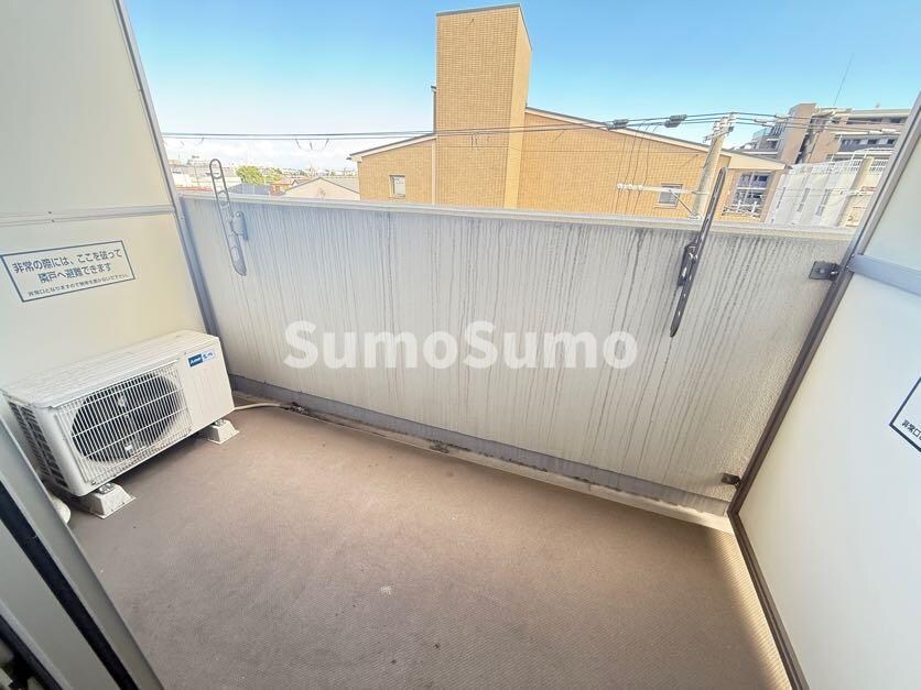 物件内観写真13　(お洗濯にも便利なバルコニー付き)