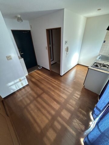 物件内観写真4　(ゆったり過ごせる居間です)