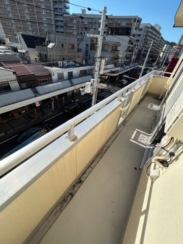 物件内観写真9　(広々としたバルコニーです)