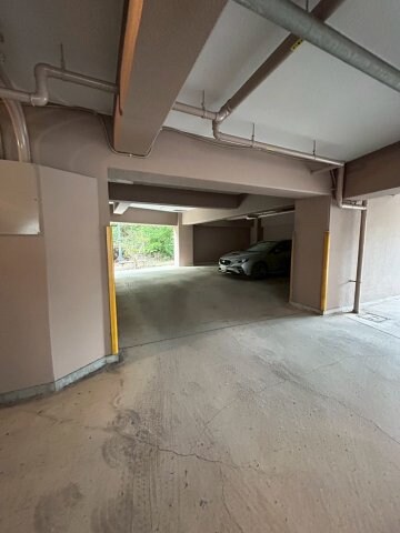 物件外観写真4　(駐車スペースもあります)