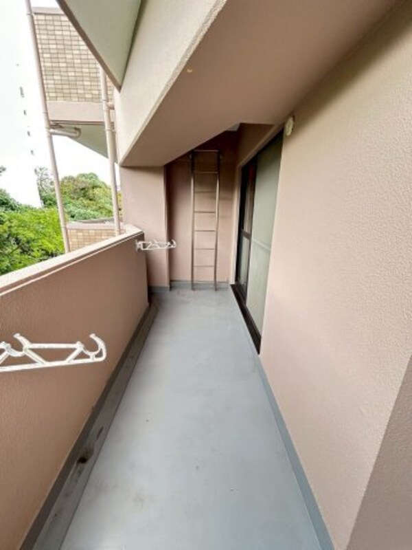 バルコニー(落ち着いた時間を過ごせるバルコニーです)