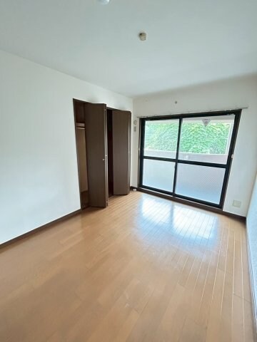 物件内観写真20　(こちらのリビングで趣味の時間をお楽しみください)