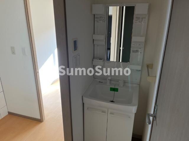 物件内観写真7　(コンパクトで使いやすい洗面所)