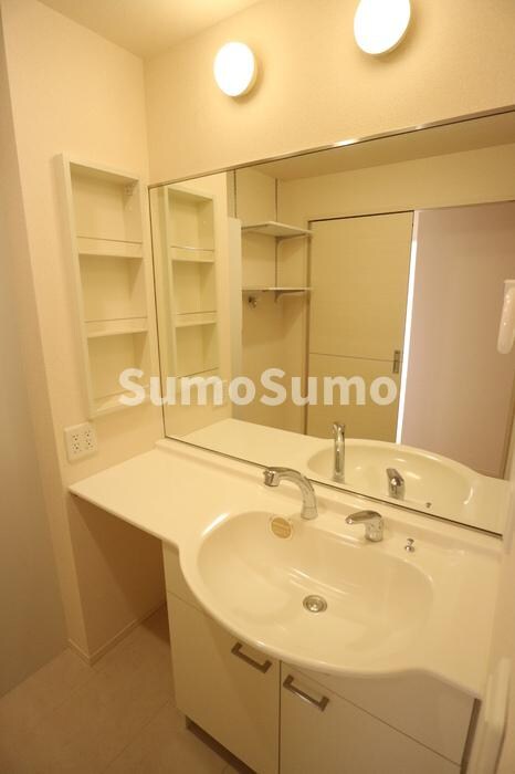 物件内観写真8　(脱衣スペースもあります)