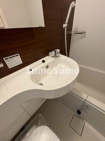 物件内観写真9　(明るい洗面所です)