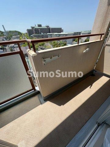 物件内観写真17　(暖かな日差しのふりそそぐバルコニー)