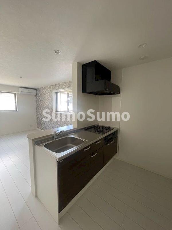 キッチン(コンパクトなキッチンで掃除もラクラク)