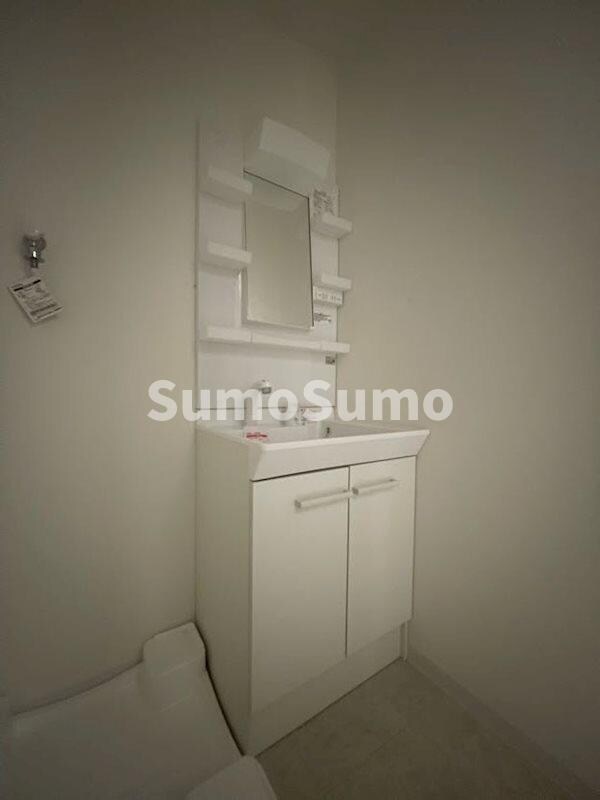 物件内観写真12　(使いやすい独立洗面台です)