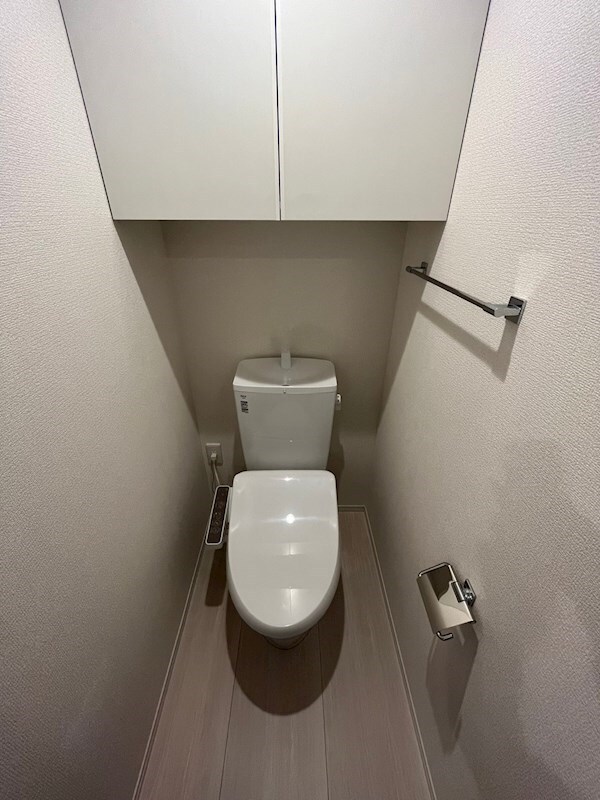 トイレ(落ち着いた色調のトイレです)