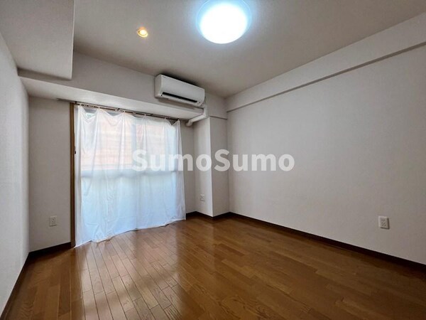 居室(ゆったり過ごせる居間です)