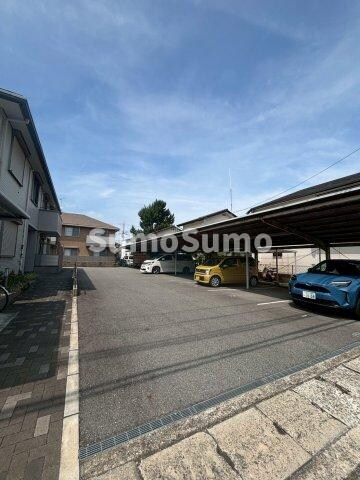 物件外観写真2　(駐車場があります)