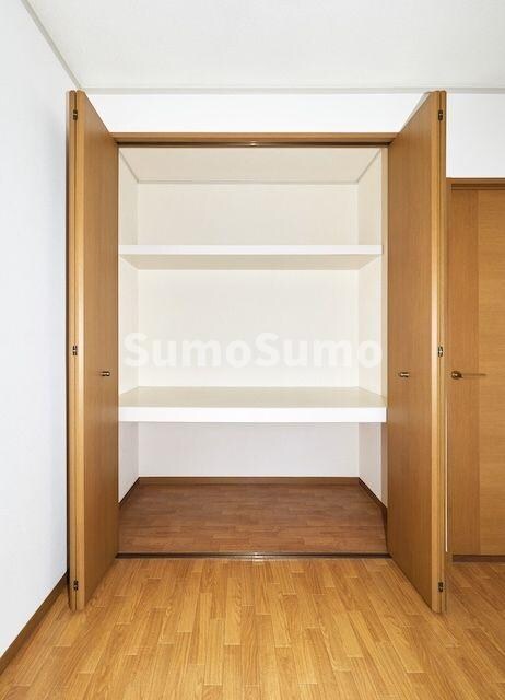 物件内観写真11　(大きなスペースがあり、収納には困りません)