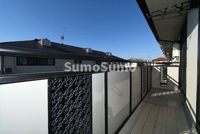 物件内観写真12　(お洗濯にも便利なバルコニー付き)