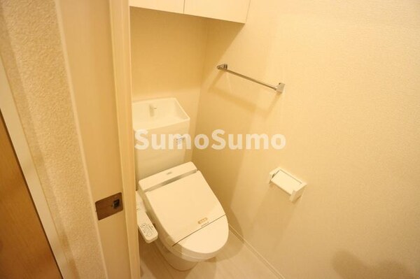 トイレ(落ち着いた色調のトイレです)