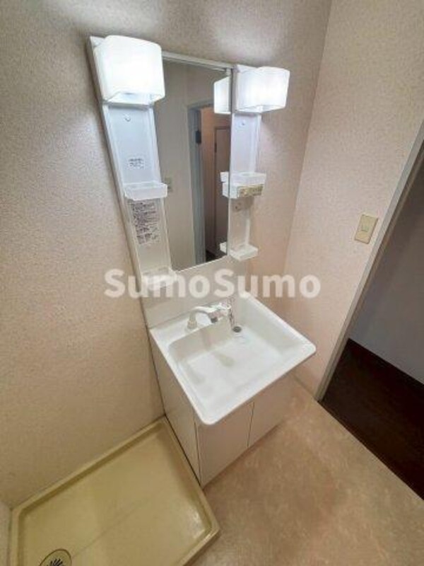 洗面・脱衣所(忙しい朝には欠かせない洗面所です)