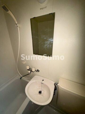 物件内観写真11　(広い洗面スペース)