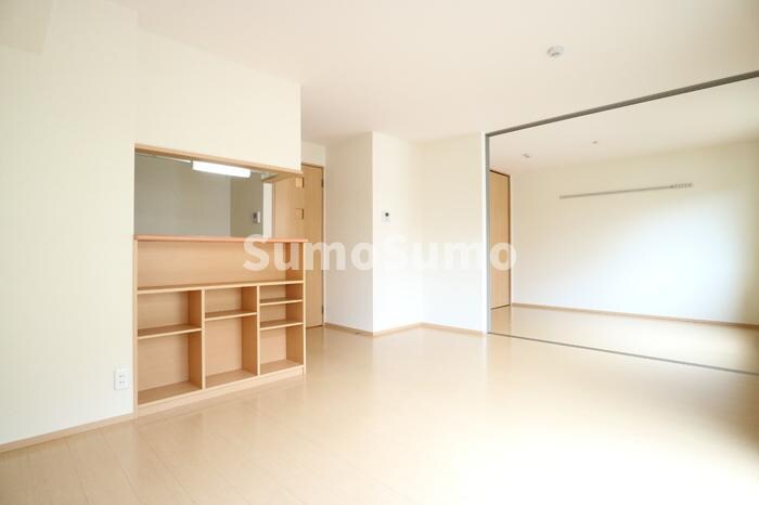 物件内観写真3　(ゆったりとしたリビングです)