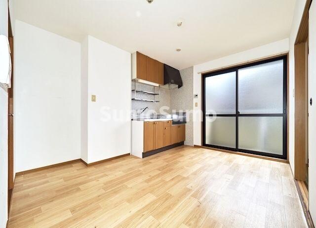 物件内観写真4　(おしゃれな居間です)